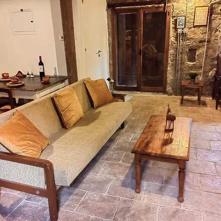 Pitharia * אסקאס