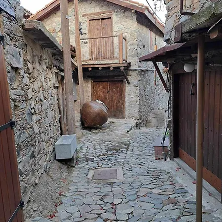 Pitharia Askas