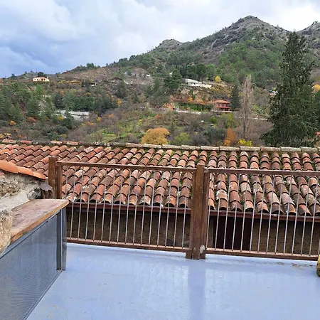 בית כפרי Pitharia