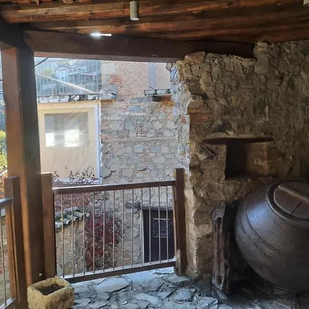 Pitharia Country house *