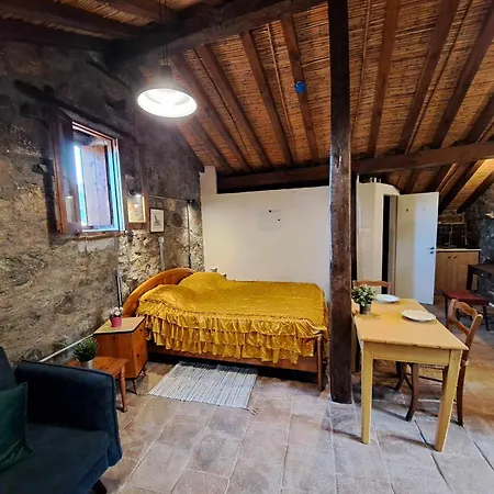 בית כפרי Pitharia