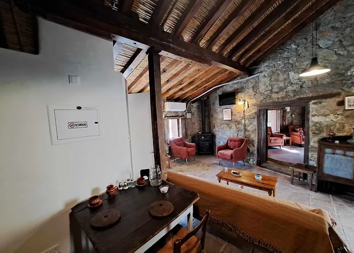 Pitharia Lantställe *