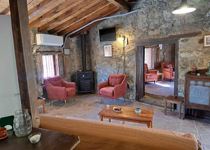 Lantställe Pitharia Askas