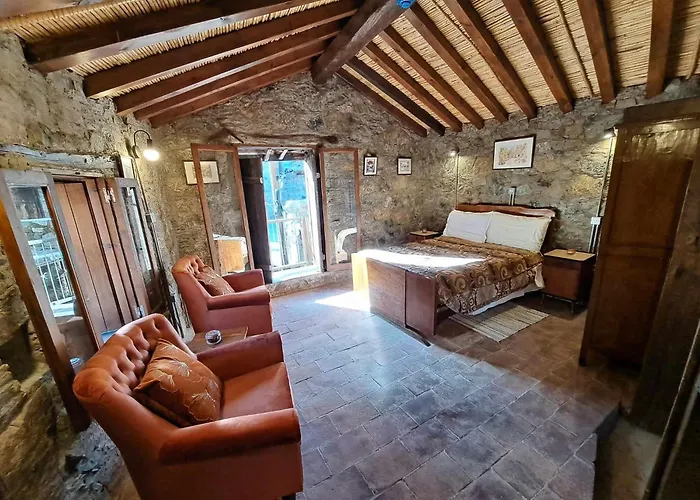 Pitharia Lantställe Askas