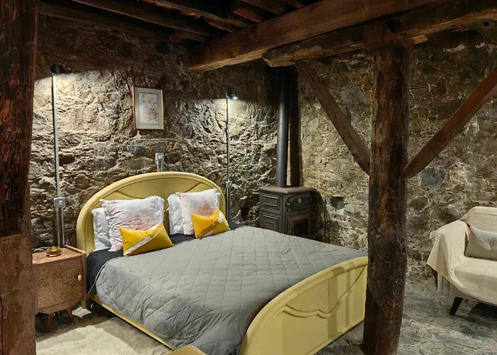 Pitharia Lantställe *