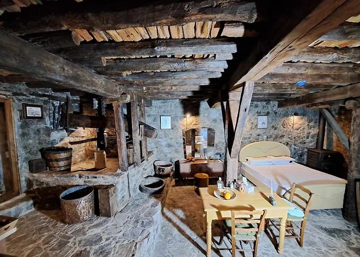 Lantställe Pitharia Askas