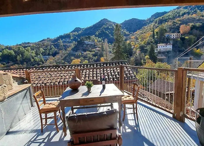 Lantställe Pitharia Askas