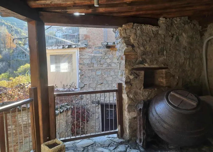 Pitharia Lantställe *